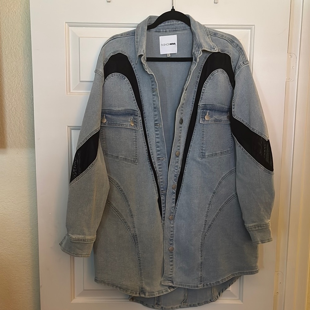 Fashion Nova Blue and Black Jean Jacket with Athletic Cut